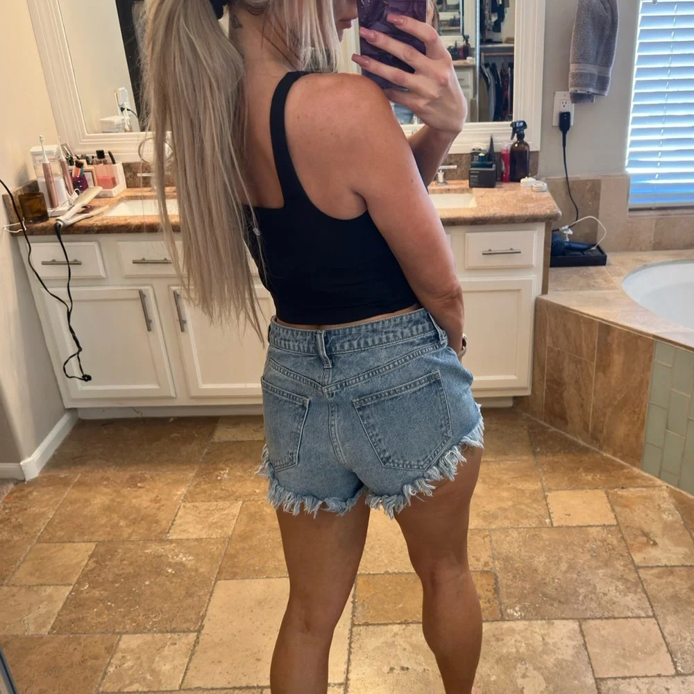 Denim Short - Size M - Picture 4 of 4